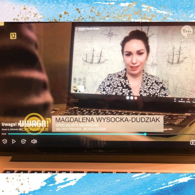 Wczoraj wieczorem miałam przyjemność wystąpić w materiale UWAGA! KORONAWIRUS w TVN dotyczącym zapobieganiu zakażeniu SARS-CoV-2, gdy jeden z domowników przechodzi COVID-19.
•
Oczywiście nie da się zmieścić kilkunastominutowej rozmowy w tak krótkim materiale. Mam jednak nadzieję, że zasady, które sprawdziły się u nas, pomogą i w innych rodzinach.
•
Dziękuję @uwagatvn za zaproszenie a Panu Mateuszowi Sadowskiemu za miłą rozmowę.
•
Na ostatnim zdjęciu mój największy fan 🥰